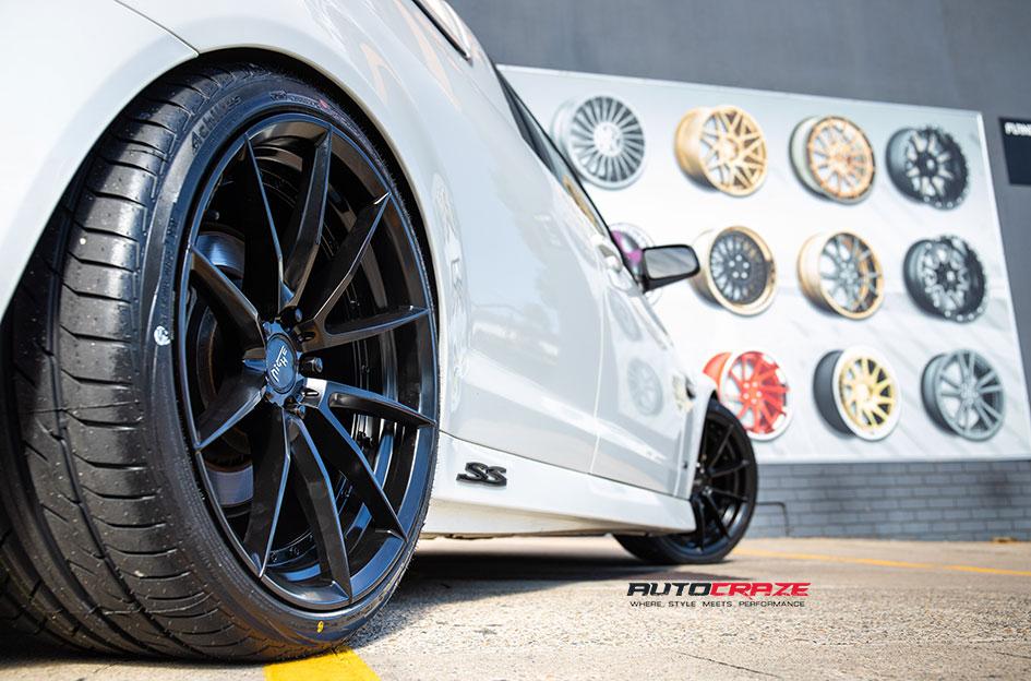 HOLDEN-COMMODORE-SECTOR-SATIN-BLACK